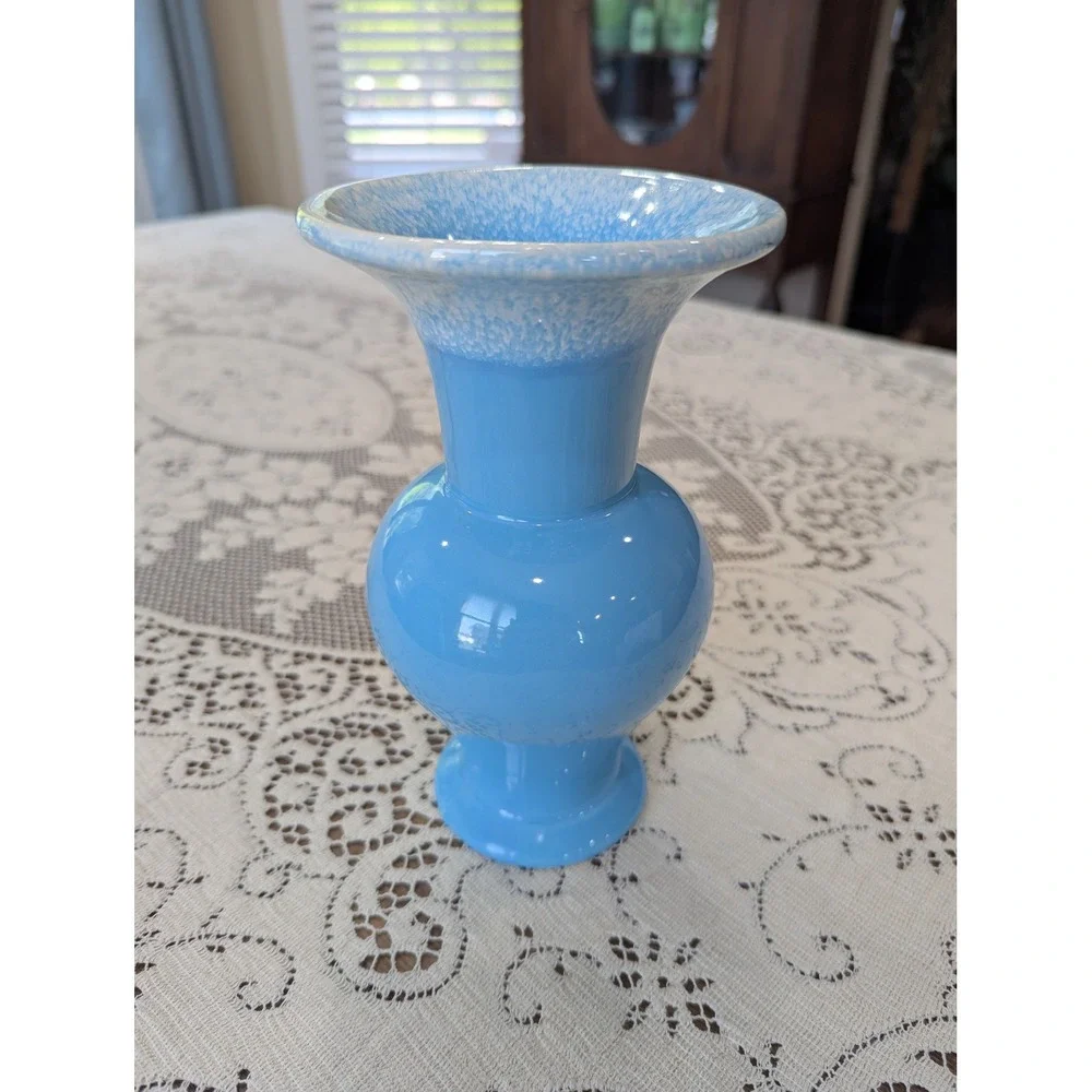 Vintage Hull USA Pottery Vase 8.25